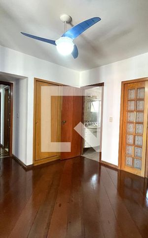 Apartamento à venda com 127m², 3 quartos e 2 vagas Apartamento à venda com 127m², 3 quartos e 2 vagasSuite