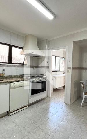 Apartamento à venda com 127m², 3 quartos e 2 vagas Apartamento à venda com 127m², 3 quartos e 2 vagasCozinha