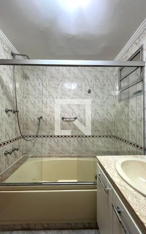 Apartamento à venda com 127m², 3 quartos e 2 vagas Apartamento à venda com 127m², 3 quartos e 2 vagasBanheiro Corredor