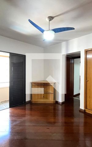 Apartamento à venda com 127m², 3 quartos e 2 vagas Apartamento à venda com 127m², 3 quartos e 2 vagasSuite