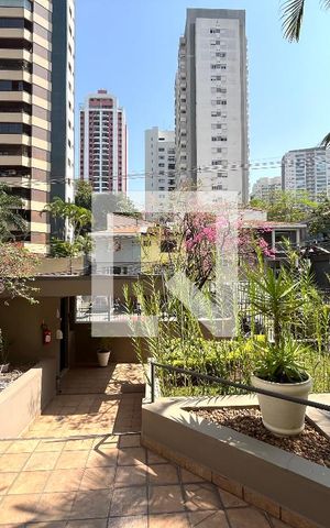 Apartamento à venda com 127m², 3 quartos e 2 vagas Apartamento à venda com 127m², 3 quartos e 2 vagasEntrada do Prédio