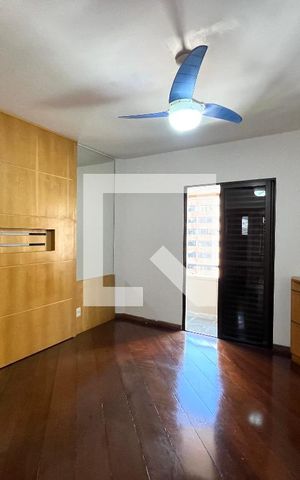 Apartamento à venda com 127m², 3 quartos e 2 vagas Apartamento à venda com 127m², 3 quartos e 2 vagasSuite