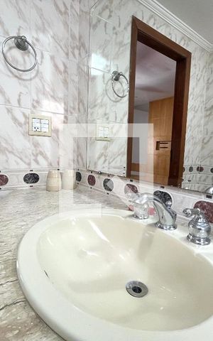 Apartamento à venda com 127m², 3 quartos e 2 vagas Apartamento à venda com 127m², 3 quartos e 2 vagasBanheiro da Suíte