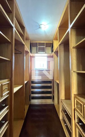 Apartamento à venda com 127m², 3 quartos e 2 vagas Apartamento à venda com 127m², 3 quartos e 2 vagasCloset da suíte