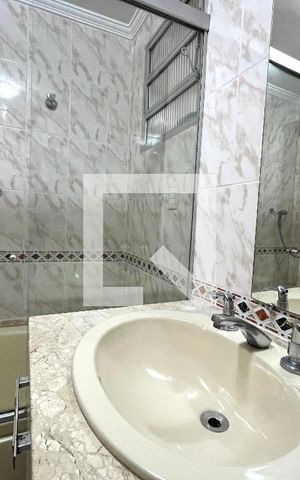 Apartamento à venda com 127m², 3 quartos e 2 vagas Apartamento à venda com 127m², 3 quartos e 2 vagasBanheiro Corredor
