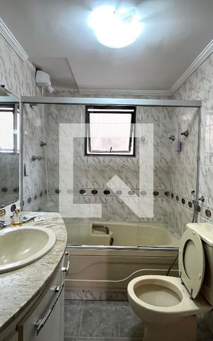 Apartamento à venda com 127m², 3 quartos e 2 vagas Apartamento à venda com 127m², 3 quartos e 2 vagasBanheiro da Suíte