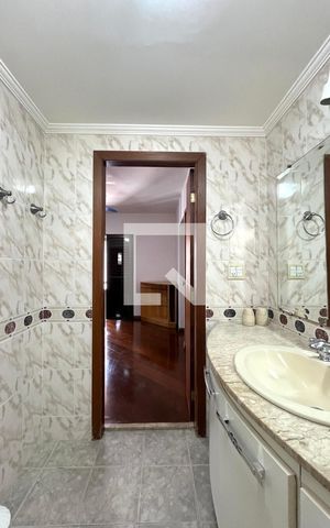 Apartamento à venda com 127m², 3 quartos e 2 vagas Apartamento à venda com 127m², 3 quartos e 2 vagasBanheiro da Suíte