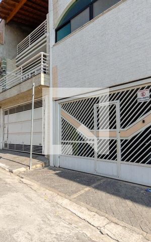 Casa para alugar com 55m², 2 quartos e sem vaga Casa para alugar com 55m², 2 quartos e sem vagaFachada