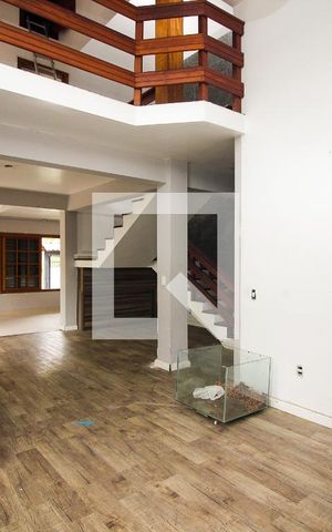 Casa para alugar com 320m², 4 quartos e 4 vagas Casa para alugar com 320m², 4 quartos e 4 vagasSala 1
