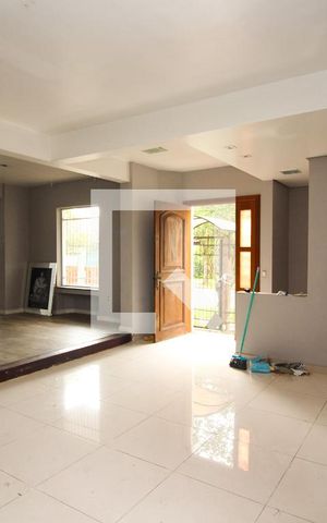 Casa para alugar com 320m², 4 quartos e 4 vagas Casa para alugar com 320m², 4 quartos e 4 vagasSala 2