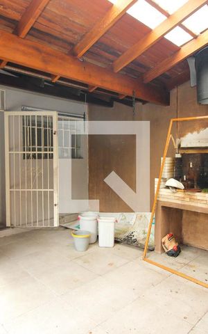 Casa para alugar com 320m², 4 quartos e 4 vagas Casa para alugar com 320m², 4 quartos e 4 vagasVaranda