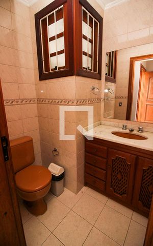 Casa para alugar com 320m², 4 quartos e 4 vagas Casa para alugar com 320m², 4 quartos e 4 vagasLavabo 2
