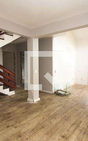 Casa para alugar com 320m², 4 quartos e 4 vagas Casa para alugar com 320m², 4 quartos e 4 vagasSala 1