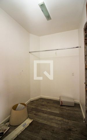 Casa para alugar com 320m², 4 quartos e 4 vagas Casa para alugar com 320m², 4 quartos e 4 vagasCloset da suíte