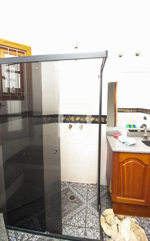 Casa para alugar com 320m², 4 quartos e 4 vagas Casa para alugar com 320m², 4 quartos e 4 vagasCloset da suíte