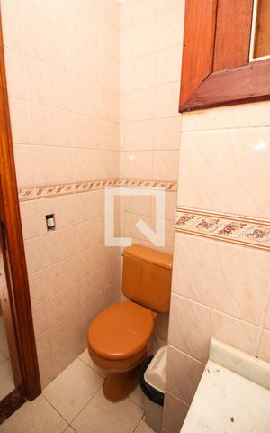 Casa para alugar com 320m², 4 quartos e 4 vagas Casa para alugar com 320m², 4 quartos e 4 vagasLavabo 2