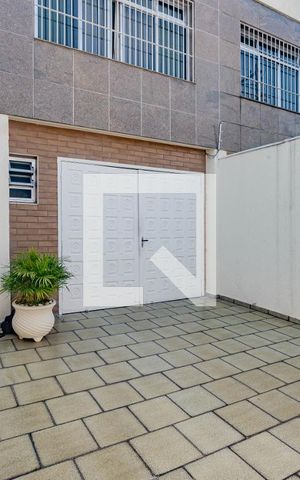 Casa à venda com 145m², 3 quartos e 3 vagas Casa à venda com 145m², 3 quartos e 3 vagasGaragem