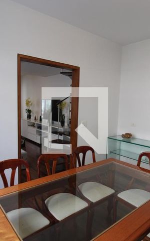 Casa à venda com 272m², 4 quartos e 3 vagasSala