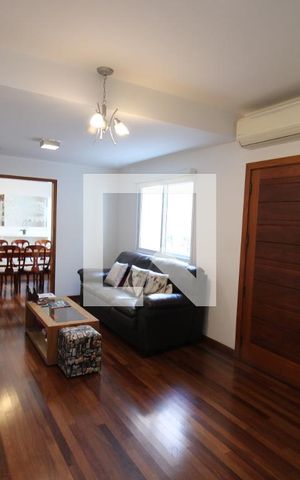 Casa à venda com 272m², 4 quartos e 3 vagasSala