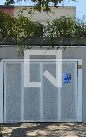 Casa à venda com 272m², 4 quartos e 3 vagas Casa à venda com 272m², 4 quartos e 3 vagasFachada