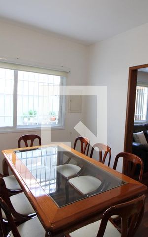 Casa à venda com 272m², 4 quartos e 3 vagasSala