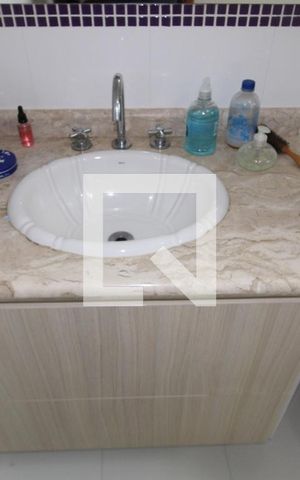 Casa à venda com 244m², 3 quartos e 4 vagasQuarto 2 - Banheiro