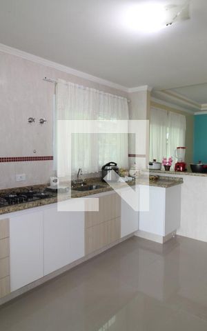Casa à venda com 244m², 3 quartos e 4 vagasCozinha