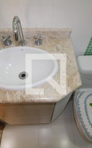 Casa à venda com 244m², 3 quartos e 4 vagasQuarto 1 - Banheiro