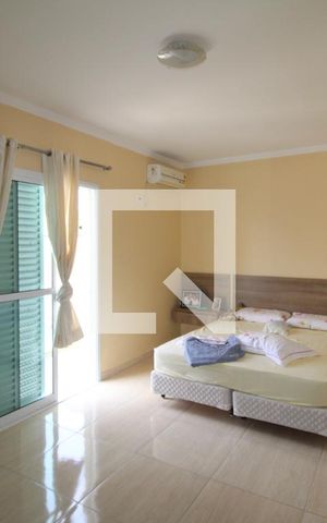 Casa à venda com 244m², 3 quartos e 4 vagasQuarto 2