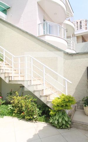 Casa à venda com 244m², 3 quartos e 4 vagasGaragem