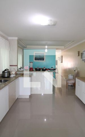 Casa à venda com 244m², 3 quartos e 4 vagasCozinha