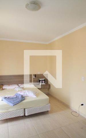 Casa à venda com 244m², 3 quartos e 4 vagasQuarto 2