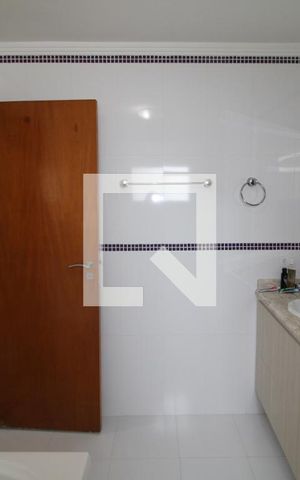 Casa à venda com 244m², 3 quartos e 4 vagasQuarto 2 - Banheiro
