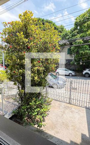 Casa à venda com 168m², 4 quartos e 2 vagas Casa à venda com 168m², 4 quartos e 2 vagassala/vista