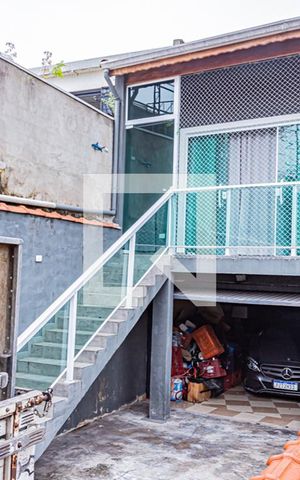 Casa à venda com 500m², 2 quartos e 4 vagas Casa à venda com 500m², 2 quartos e 4 vagasEdícula