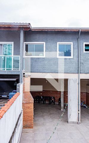 Casa à venda com 500m², 2 quartos e 4 vagas Casa à venda com 500m², 2 quartos e 4 vagasQuintal