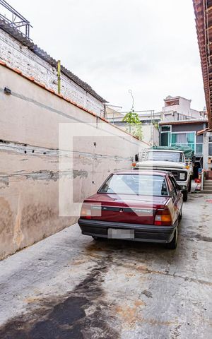 Casa à venda com 500m², 2 quartos e 4 vagas Casa à venda com 500m², 2 quartos e 4 vagasGaragem