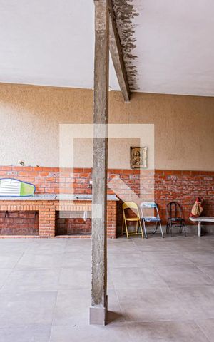 Casa à venda com 500m², 2 quartos e 4 vagas Casa à venda com 500m², 2 quartos e 4 vagasQuintal e churrasqueira