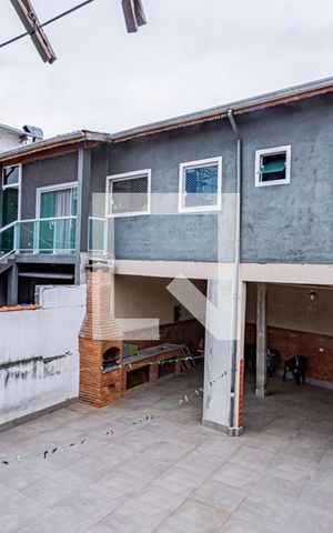 Casa à venda com 500m², 2 quartos e 4 vagas Casa à venda com 500m², 2 quartos e 4 vagasQuintal