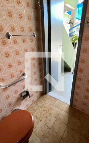 Casa à venda com 373m², 3 quartos e 3 vagasBanheiro da área de serviço