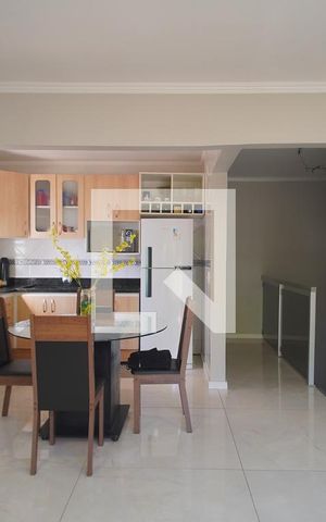 Casa à venda com 124m², 3 quartos e 3 vagas Casa à venda com 124m², 3 quartos e 3 vagasSala