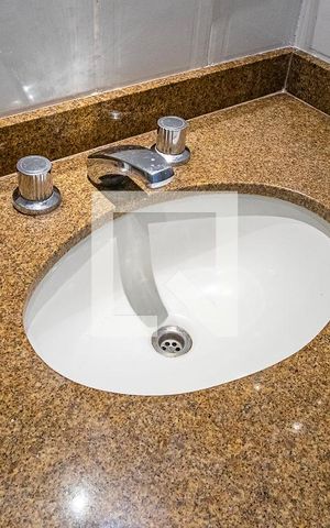 Apartamento à venda com 72m², 2 quartos e 1 vaga Apartamento à venda com 72m², 2 quartos e 1 vagaBanheiro