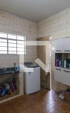 Casa à venda com 260m², 4 quartos e 4 vagas Casa à venda com 260m², 4 quartos e 4 vagasCozinha