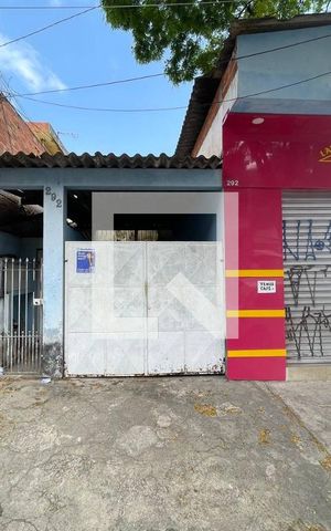 Casa à venda com 260m², 4 quartos e 4 vagas Casa à venda com 260m², 4 quartos e 4 vagasFachada + Placa