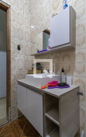 Casa à venda com 260m², 4 quartos e 4 vagas Casa à venda com 260m², 4 quartos e 4 vagasBanheiro