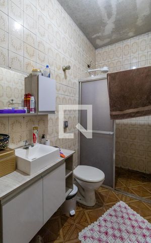Casa à venda com 260m², 4 quartos e 4 vagas Casa à venda com 260m², 4 quartos e 4 vagasBanheiro