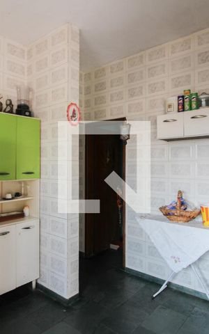 Casa à venda com 218m², 4 quartos e 1 vaga Casa à venda com 218m², 4 quartos e 1 vagaCozinha