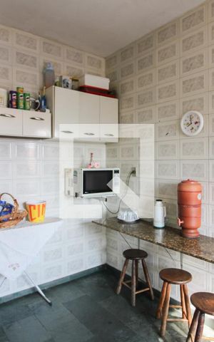 Casa à venda com 218m², 4 quartos e 1 vaga Casa à venda com 218m², 4 quartos e 1 vagaCozinha