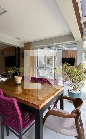 Apartamento à venda com 100m², 2 quartos e 1 vaga Apartamento à venda com 100m², 2 quartos e 1 vagaVaranda
