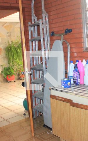 Casa à venda com 160m², 2 quartos e 2 vagasÁrea de serviço/ Lavanderia